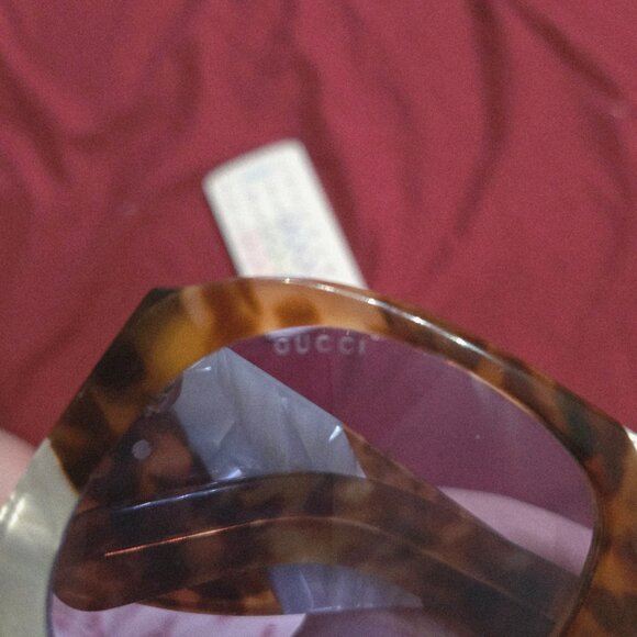 Sunglassess(Gucci) - Picture 5 of 6